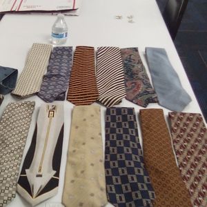 ***Men's tie bundle . 12+ silk ties